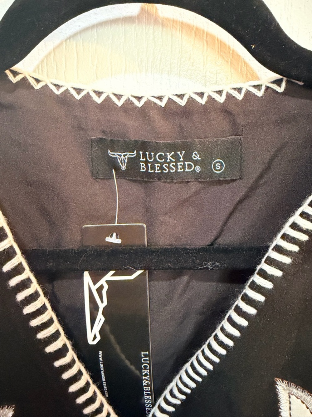Vintage Deadstock Western Vest with White Embroidered Appliqué and Conchos - Picture 8 of 8